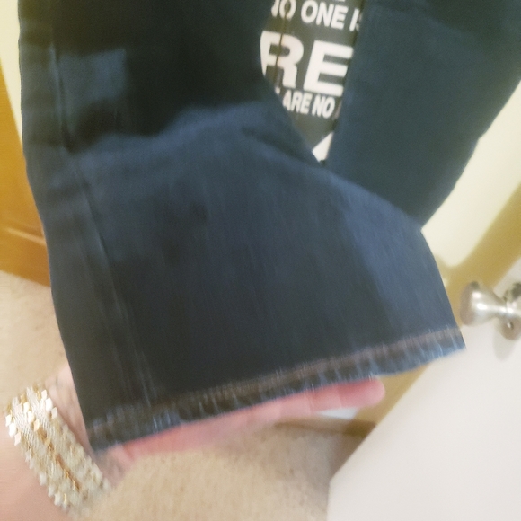 Jeqns - Picture 4 of 4